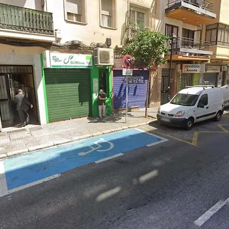 Comfortable In Center With Private Parking Garage Apartamento *