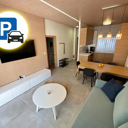 Comfortable In Center With Private Parking Garage Apartment Malaga