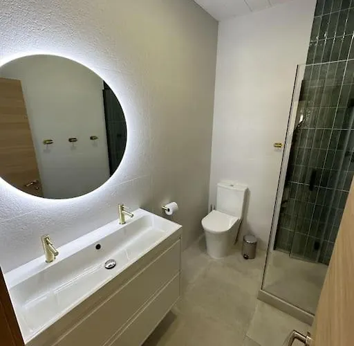 Comfortable In Center With Private Parking Garage *