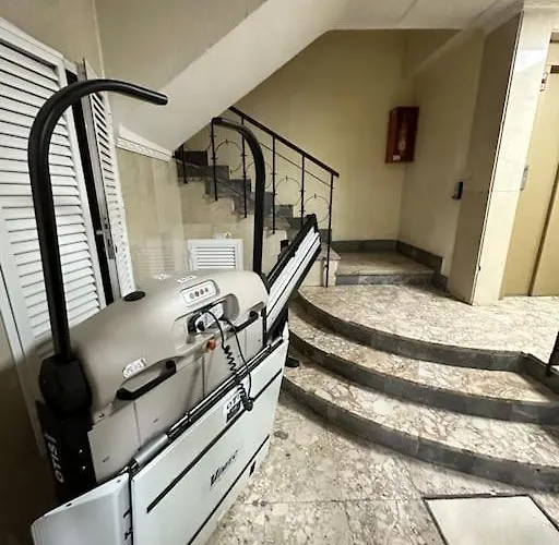 Comfortable In Center With Private Parking Garage *