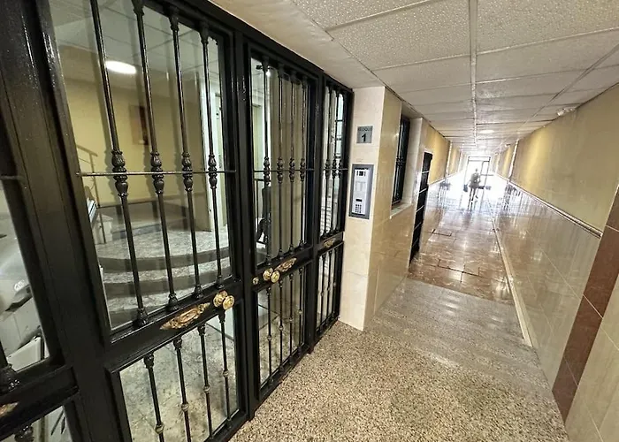 Comfortable In Center With Private Parking Garage Appartement